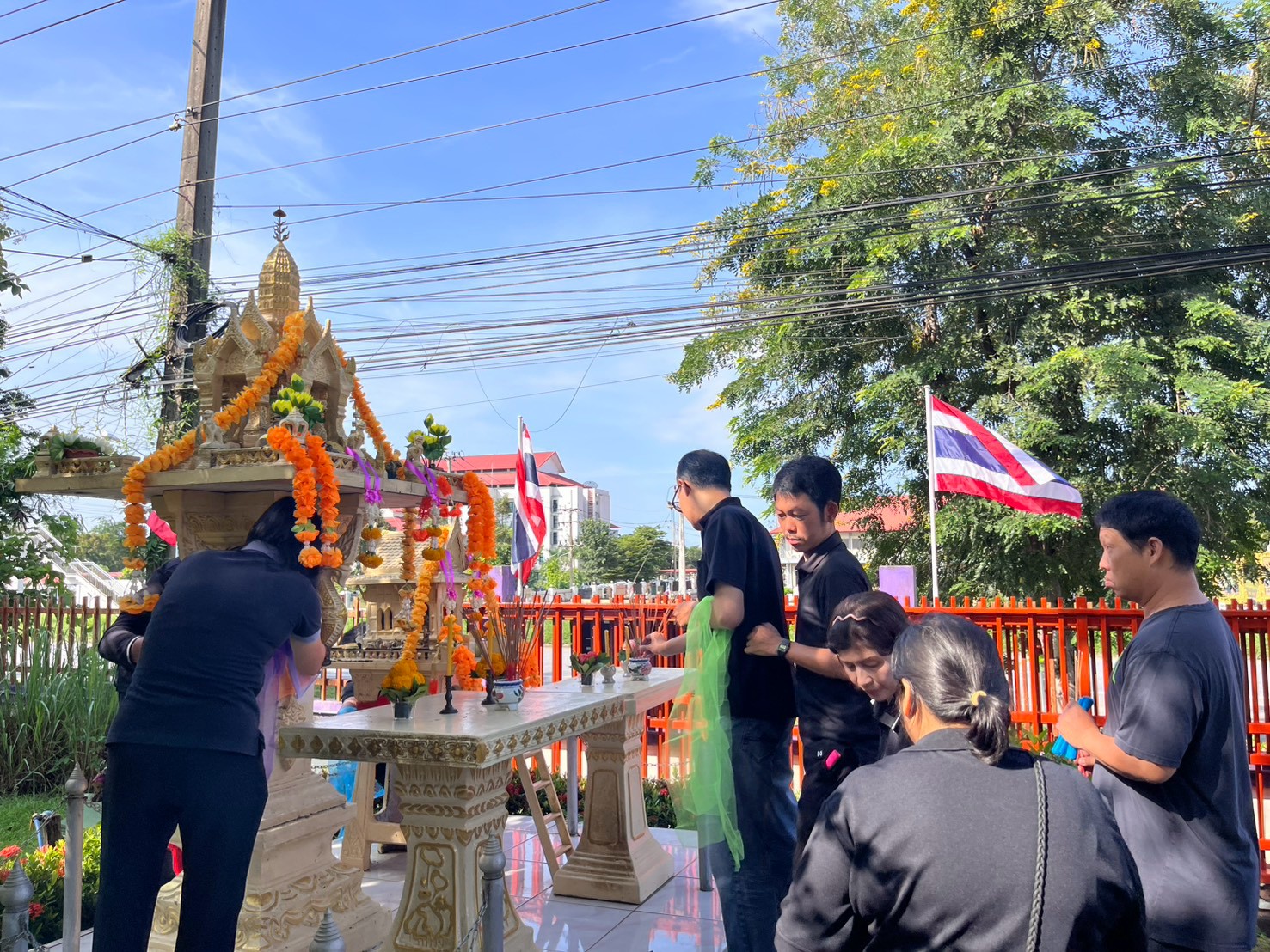 title - ส.ป.ก. อุตรดิตถ์ จัดพิธีไหว้ศาลพระภูมิ ศาลตา-ยาย และศาลเจ้าที่ เพื่อเสริมความเป็นสิริมงคล สร้างขวัญและกำลังใจแก่เจ้าหน้าที่ในการปฏิบัติงาน ประจำปีงบประมาณ พ.ศ. ๒๕๗๐